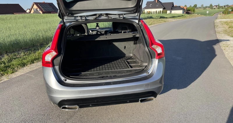 Volvo V60 cena 61999 przebieg: 190542, rok produkcji 2017 z Szczecin małe 172
